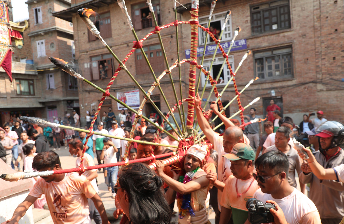 आज मध्यपुरथिमिमा जिब्रो छेड्ने जात्रा, नगर परिक्रमा गरिँदै