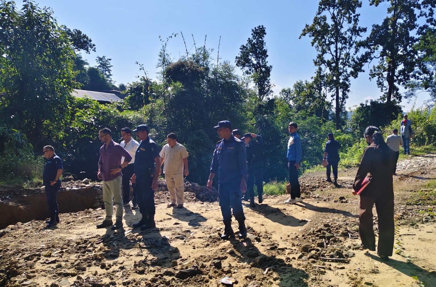 जमिन भासिएपछि सुरक्षित आश्रयको खोजीमा छन् हायु परिवार
