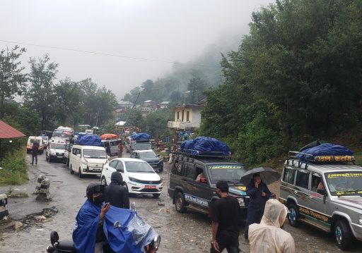 बिपी राजमार्ग पूर्णरुपमा अवरुद्ध