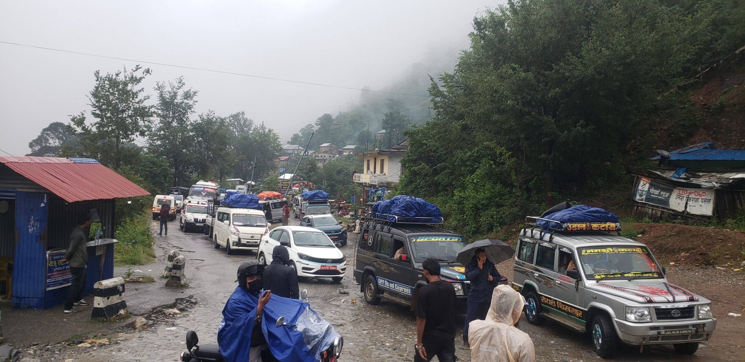 बिपी राजमार्ग पूर्णरुपमा अवरुद्ध