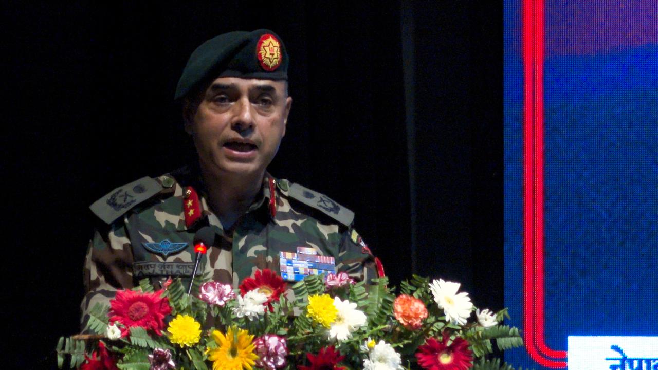 लुटिएका हतियार र फरार कैदीबन्दीबाट हुनसक्ने सुरक्षा चुनौतीप्रति गम्भीर छौँ : सेना