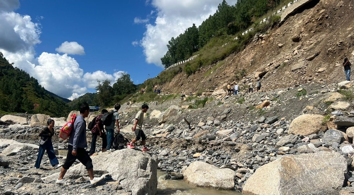 सडक–सम्पर्कविच्छेद भएपछि बिपी राजमार्गमा कष्टकर यात्रा
