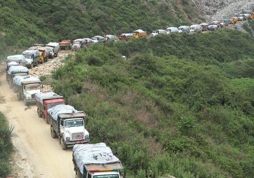 सहमति कार्यान्वयनको माग गर्दै स्थानीयवासीद्वारा बञ्चरेडाँडामा फोहर विसर्जनमा अवरोध