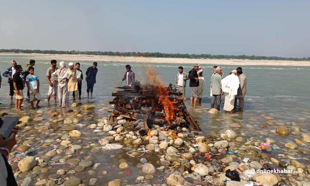 राष्ट्रिय सम्मानसहित विपिनको अन्त्येष्टि