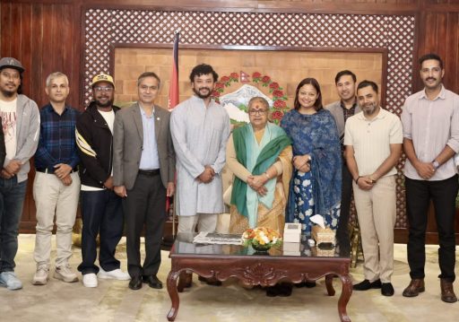 प्रधानमन्त्री कार्कीले कलाकारसँग भन्नुभयो– दुष्प्रचार चिर्नका लागि भूमिका खेलिदिनुहोस्
