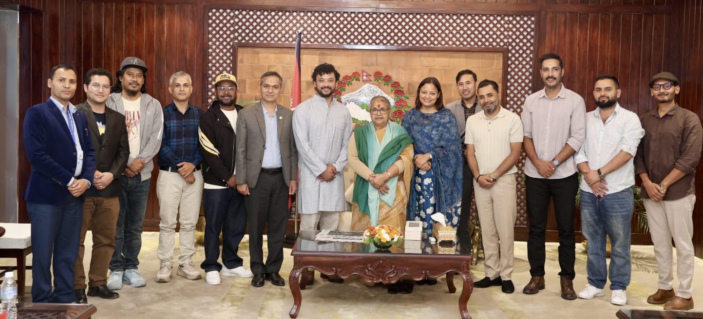 प्रधानमन्त्री कार्कीले कलाकारसँग भन्नुभयो– दुष्प्रचार चिर्नका लागि भूमिका खेलिदिनुहोस्