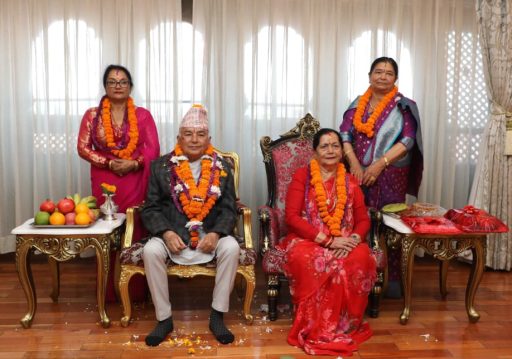 राष्ट्रपति पौडेलबाट शुभसाइतमा बहिनीहरूबाट तिहारको टीका ग्रहण