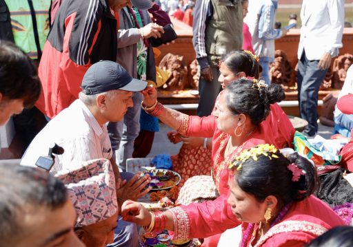 बालगोपालेश्वर मन्दिरमा आज दिदीबहिनी नहुनेहरूले लगाए भाइटीका