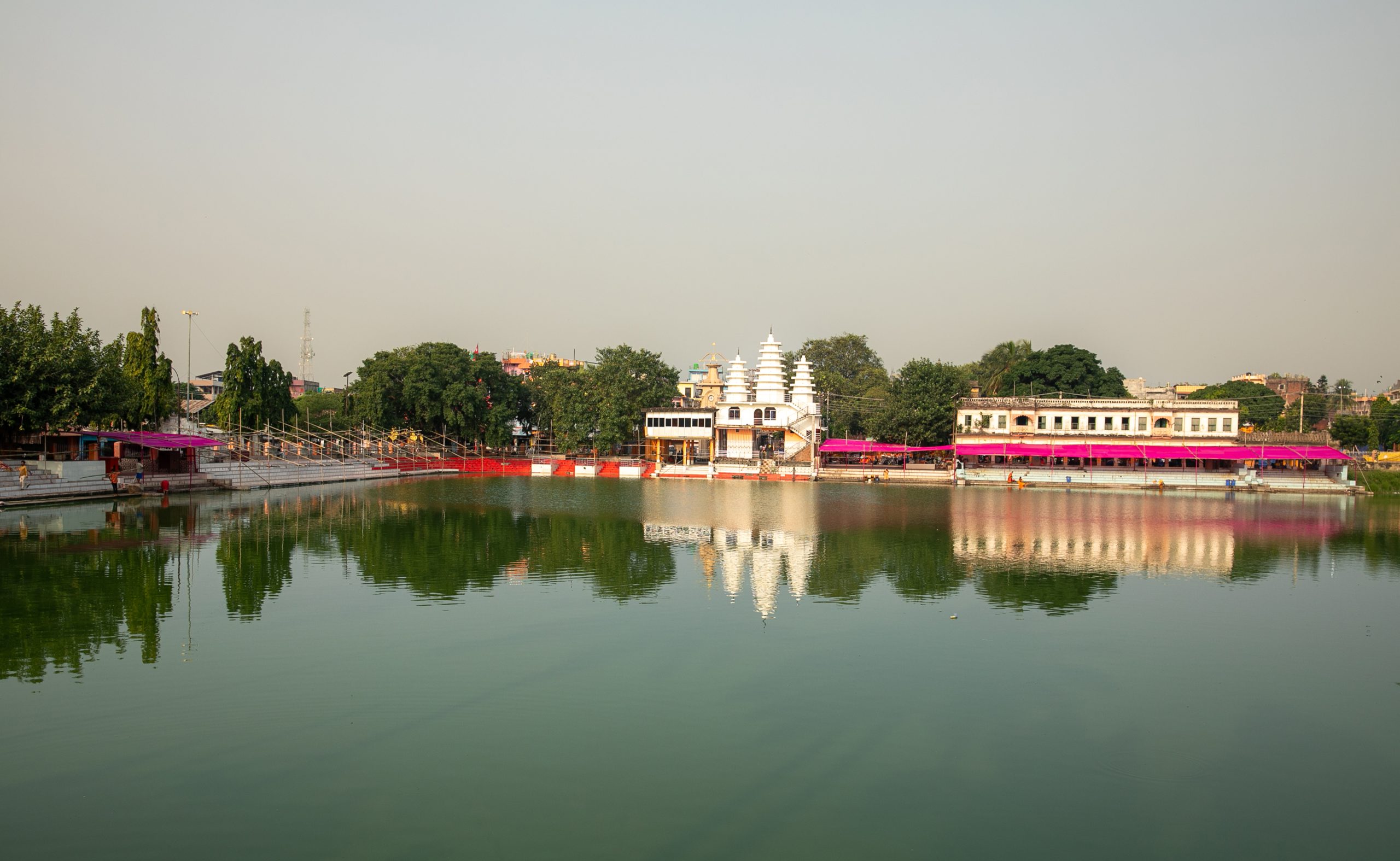 छठ पर्वको तयारी पुरा, घाट र तलाउ सजाइदै