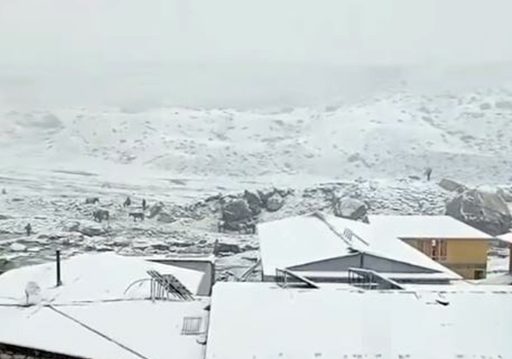 बाक्लो हिमपातले खुम्बुको जनजीवन प्रभावित