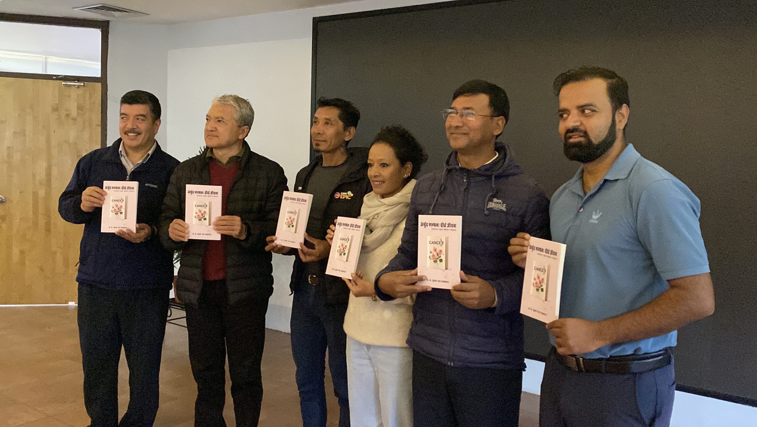 डा. सुमनको ‘अर्बुद मन्थनः दीर्घ जीवन’ पुस्तक सार्वजनिक