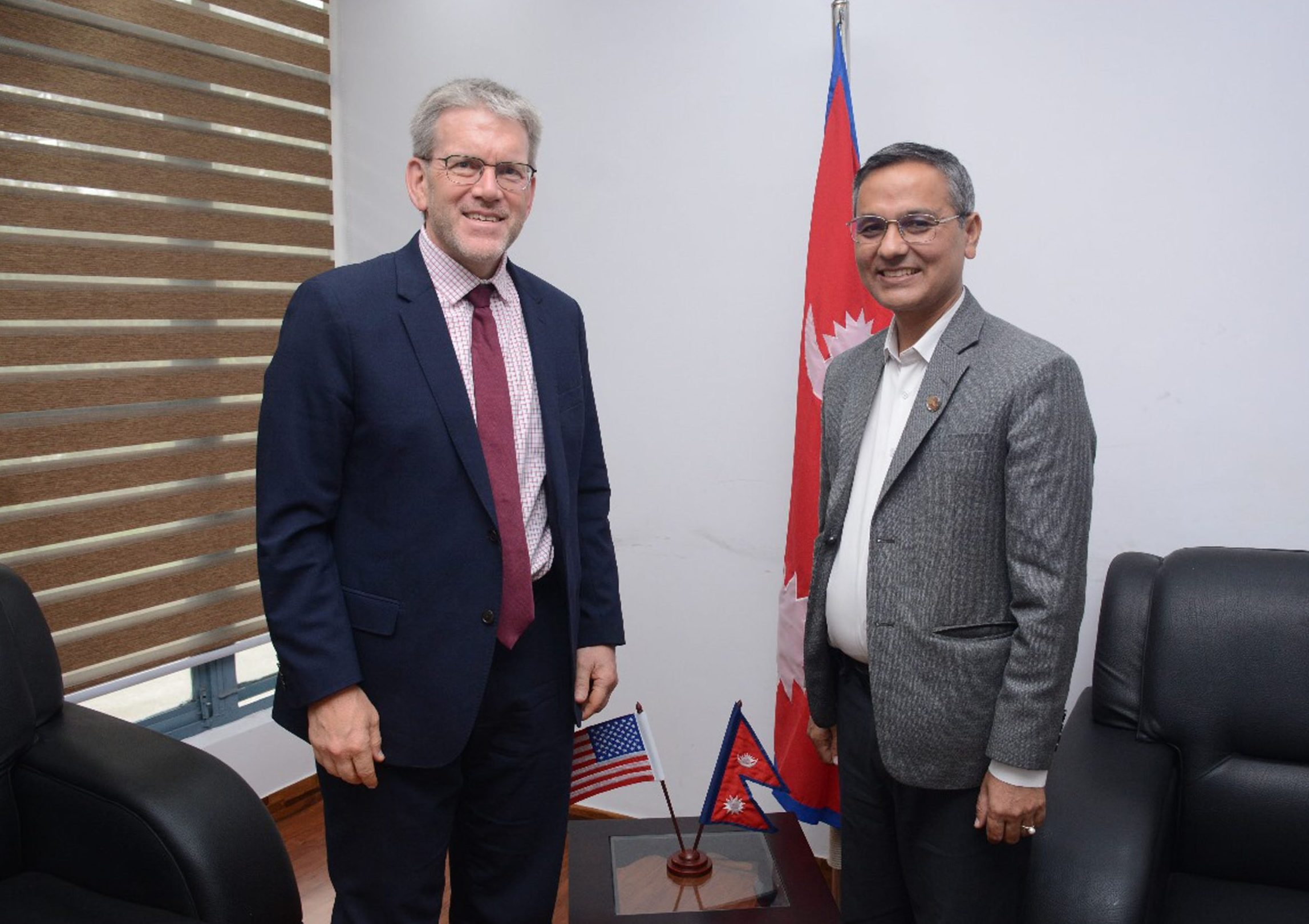 गृहमन्त्रीसँग र अमेरिकी राजदूतको शिष्टाचार भेट