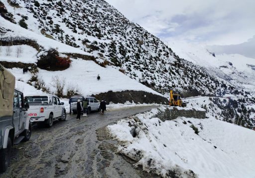 एक साताका लागि रोकियो मनाङ पदयात्रा