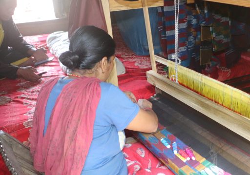 गृहिणीबाट उद्यमीः सीपले जीवन बदल्दै भोजपुरका महिला