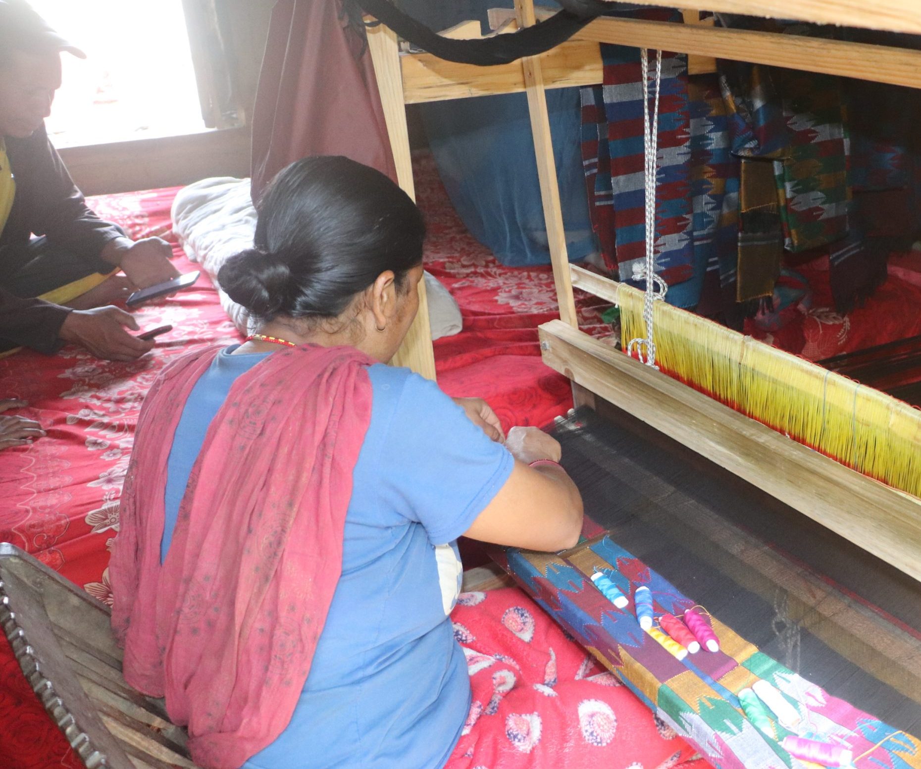 गृहिणीबाट उद्यमीः सीपले जीवन बदल्दै भोजपुरका महिला