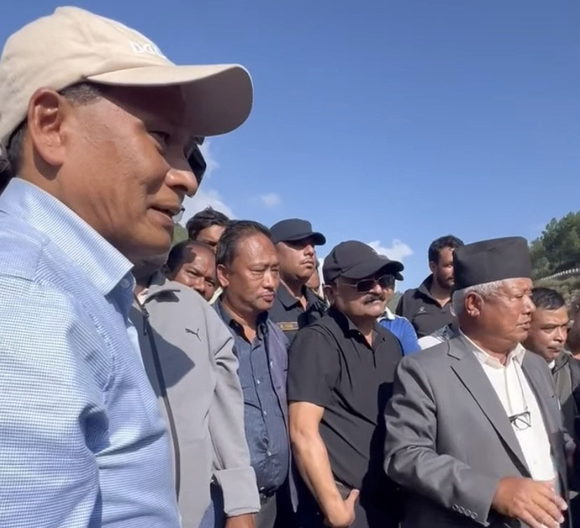 मन्त्री घिसिङद्वारा क्षतिग्रस्त विपी राजमार्ग अवलोकन