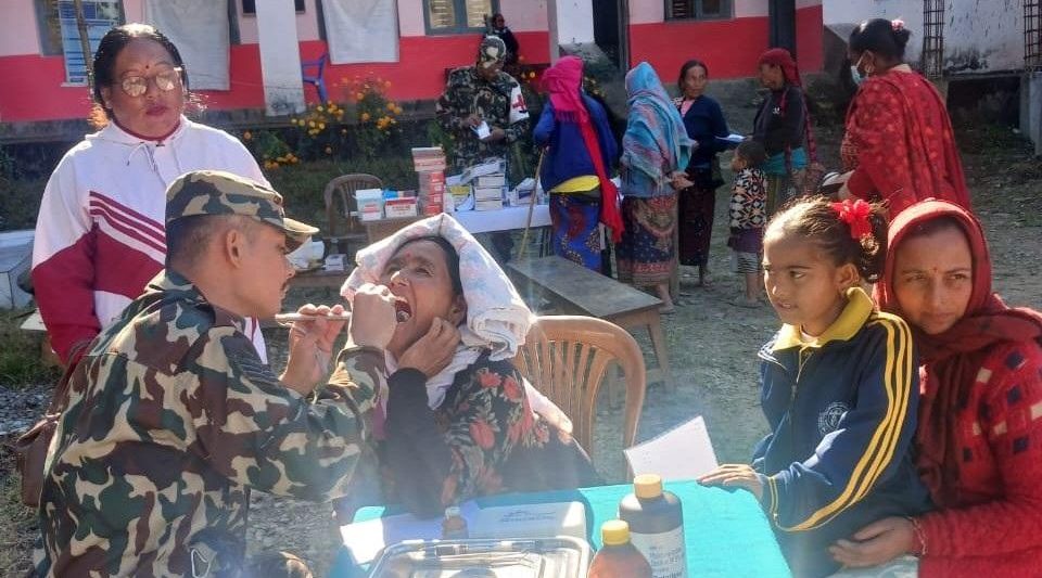 ताकममा सेनाको स्वास्थ्य शिविर : करिब दुई सय जना लाभान्वित