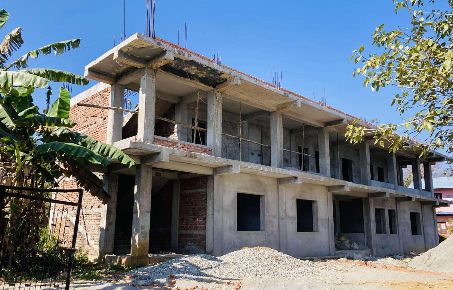 तीन वर्षमा तीन पटक म्याद थप : स्वास्थ्य चौकी भवन अधुरै