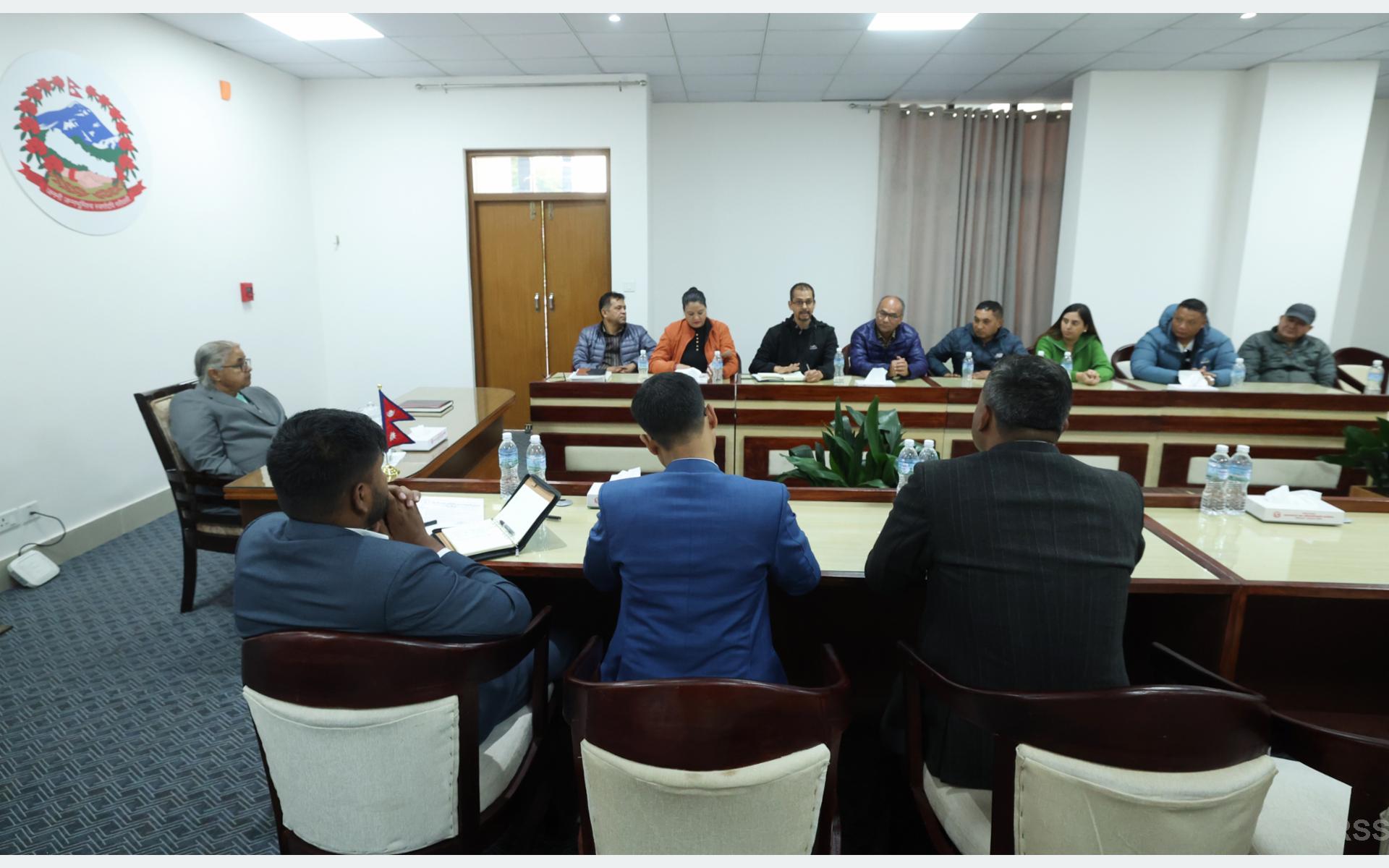 प्रधानमन्त्री कार्कीद्वारा ‘जेनजी’ प्रदर्शनका क्रममा सहादत प्राप्त सहिदका परिवारसँग छलफल