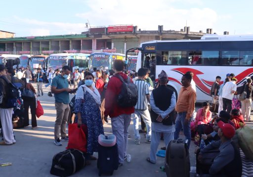 नयाँबसपार्कमा निःशुल्क इन्टरनेट सेवा चलाउन पाएसँगै यात्रुमा खुसी