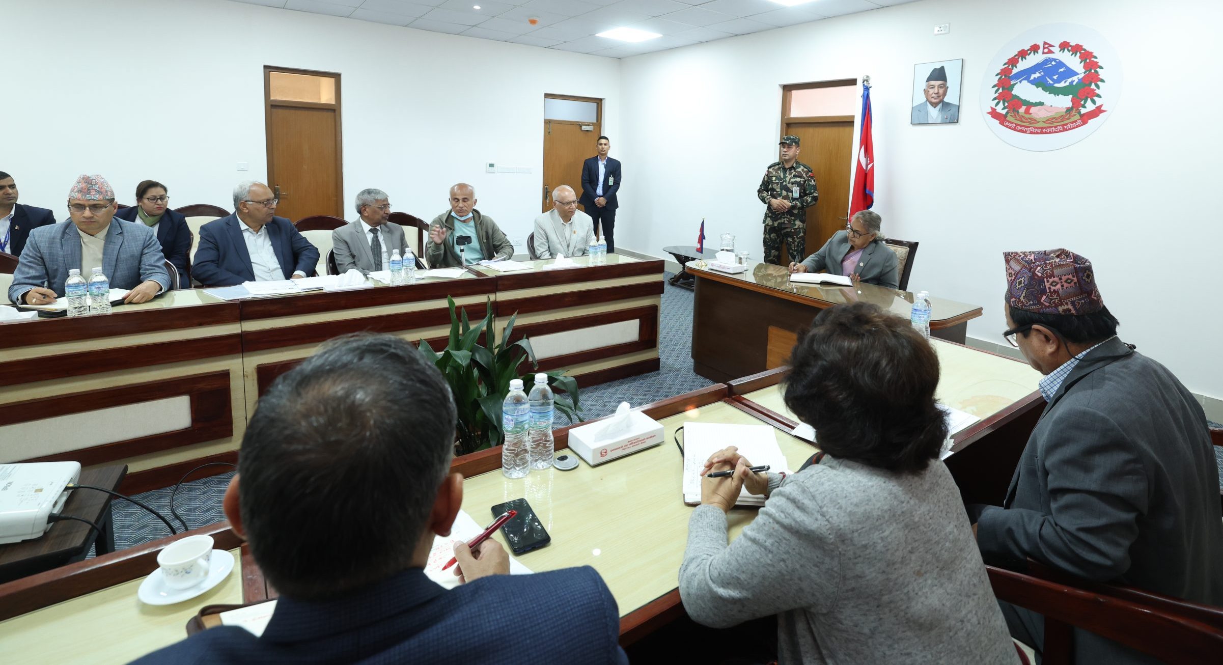 प्रधानमन्त्रीसमक्ष डा केसीको ज्ञापनपत्र