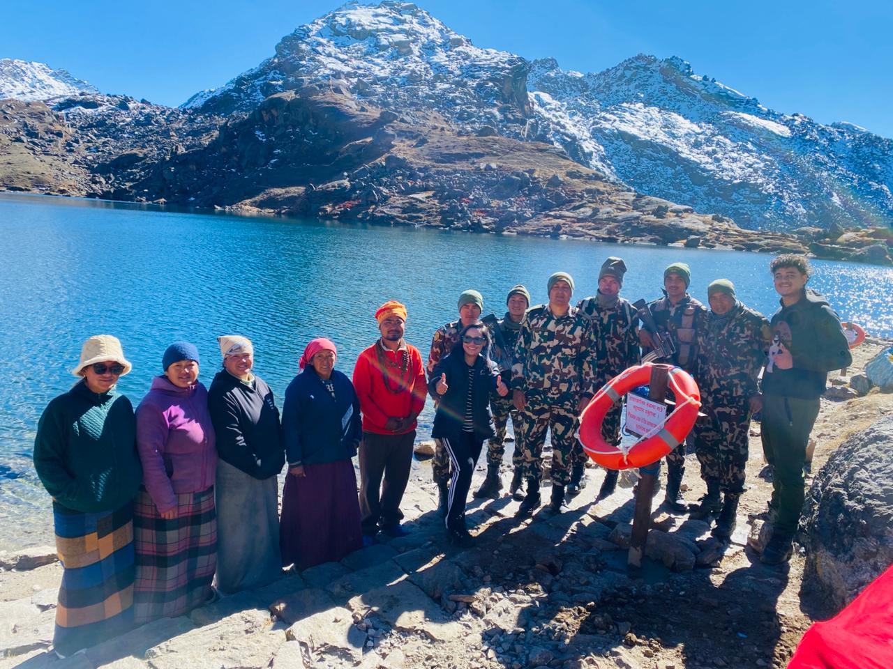 सेनाद्वारा चिसोबाट अस्वस्थ भएका प्रहरीको उद्धार