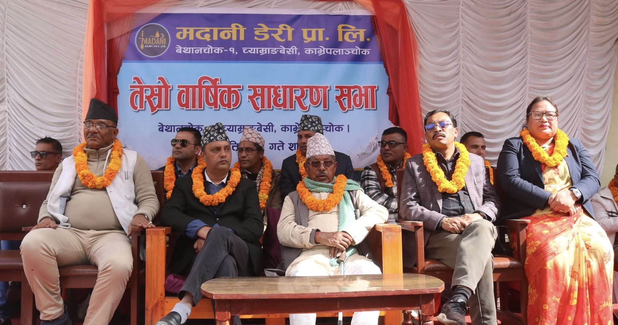 गाउँकै डेरीमा २६ करोड कारोबार, कृषकलाइ राहत र पुरस्कार