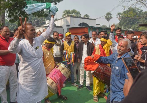 बिहार राज्य चुनावमा प्रधानमन्त्री मोदीको गठबन्धन अगाडि