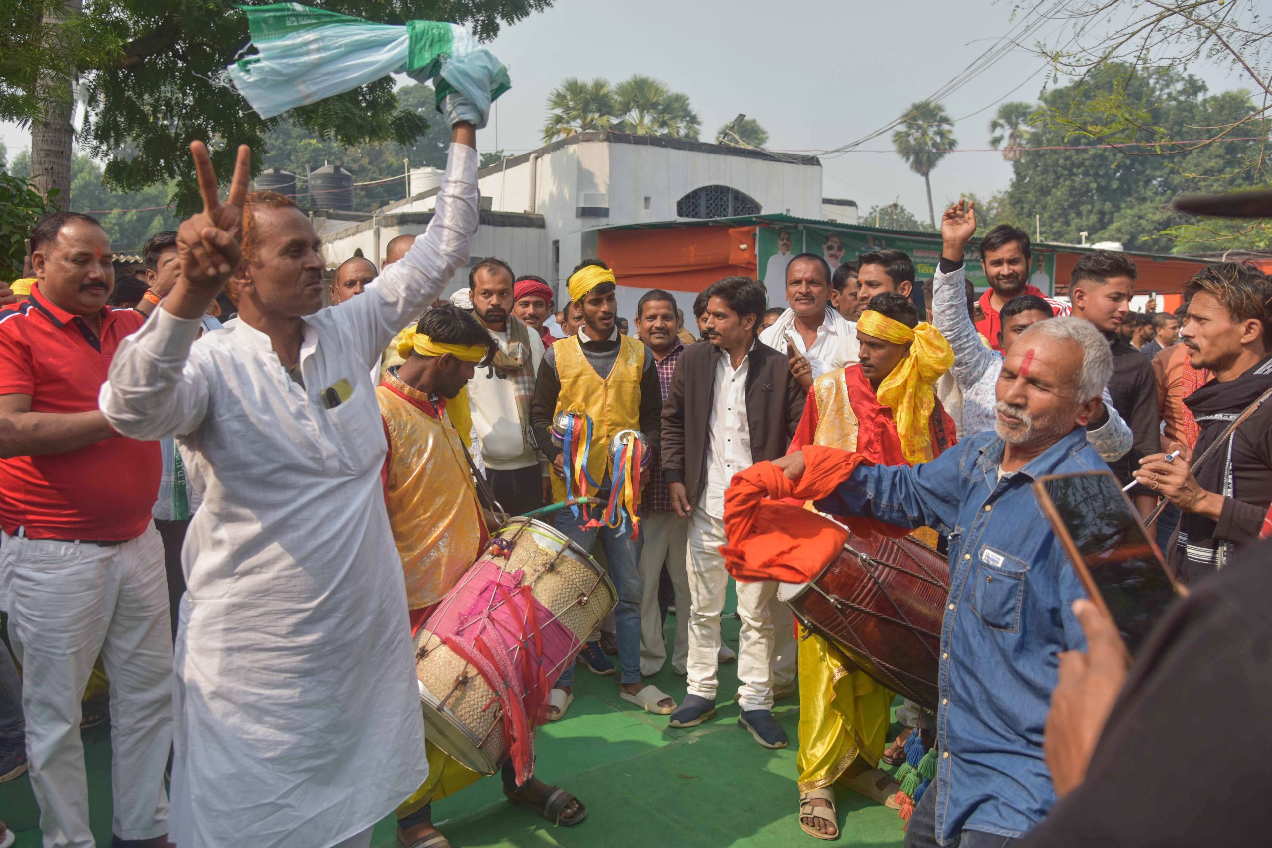 बिहार राज्य चुनावमा प्रधानमन्त्री मोदीको गठबन्धन अगाडि