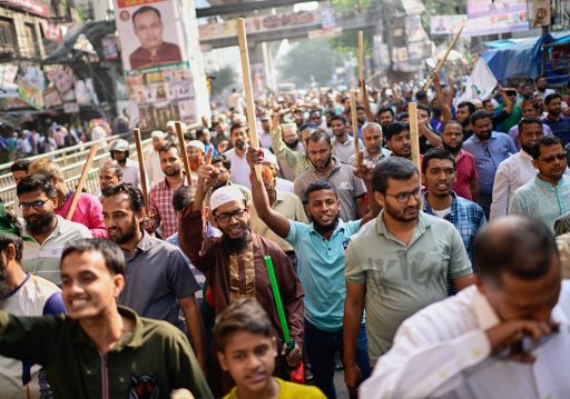 हसिना मुद्दाको विरोधमा अवामी लिगद्वारा आह्वान गरिएको ‘लकडाउन’ ले बङ्गलादेश ठप्प