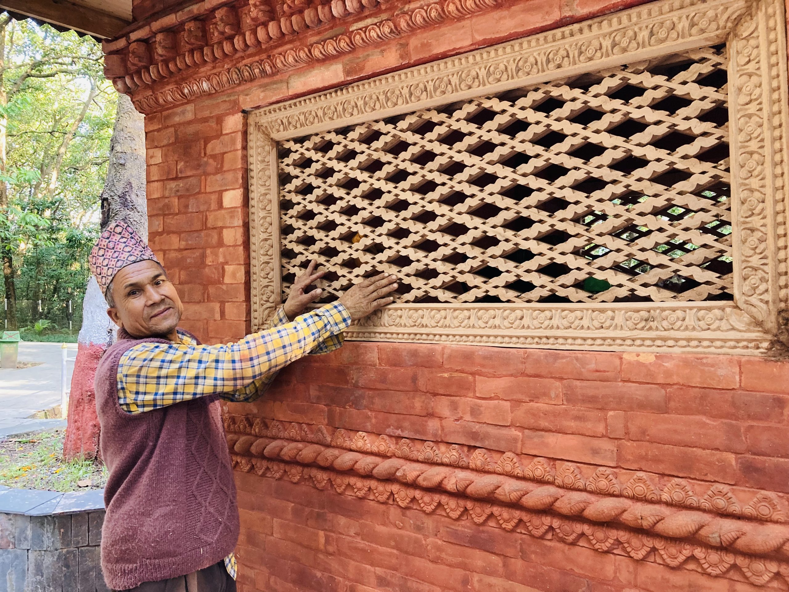 काष्ठकलामा सिपालु भीमबहादुर