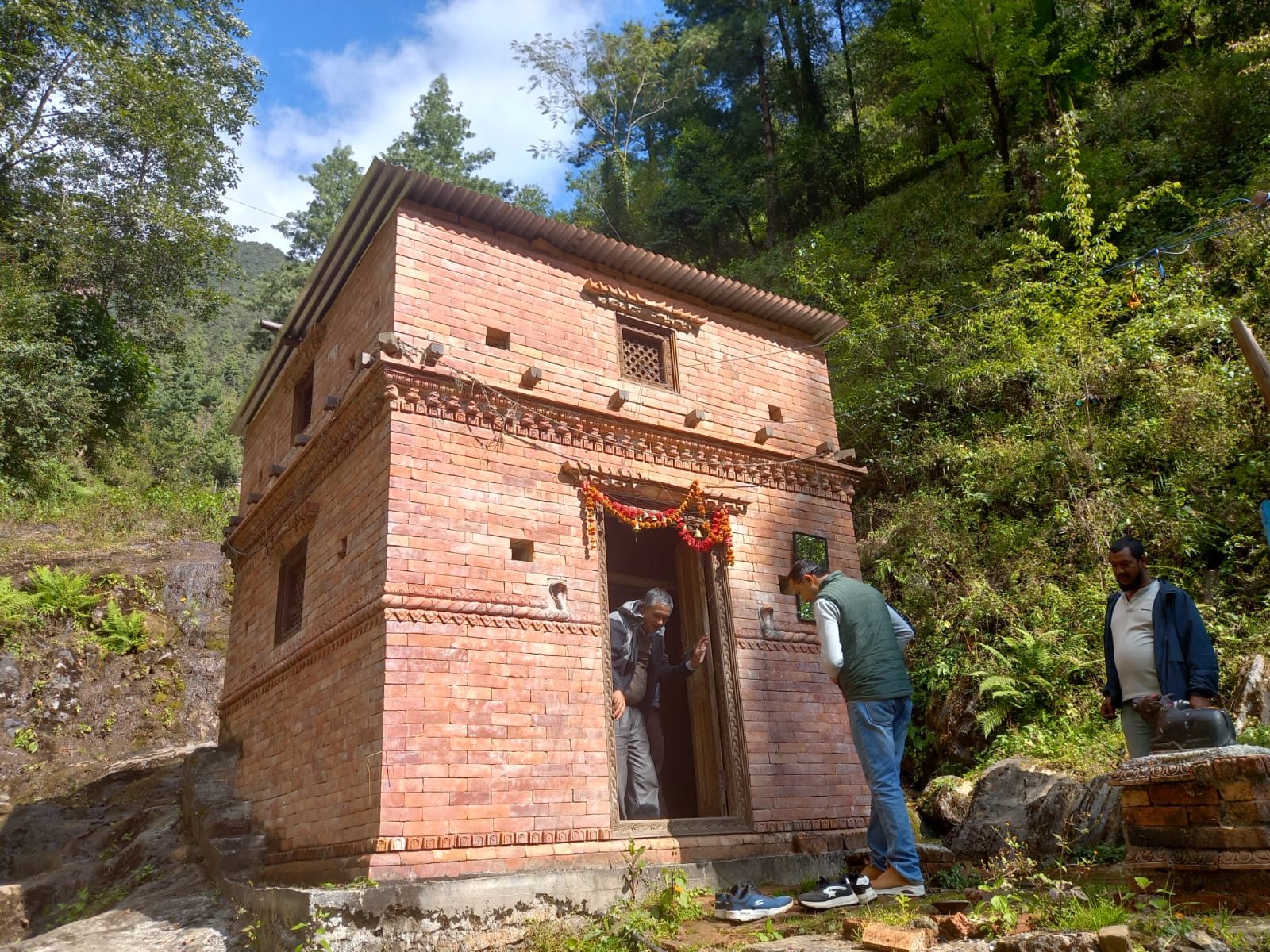 पुनःनिर्माण सुरु भएको तीन वर्षसम्म अलपत्र बालेश्वरी मन्दिर