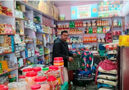 विदेशबाट फर्केर गाउँमै ‘सस्तोबजार’ सञ्चालन