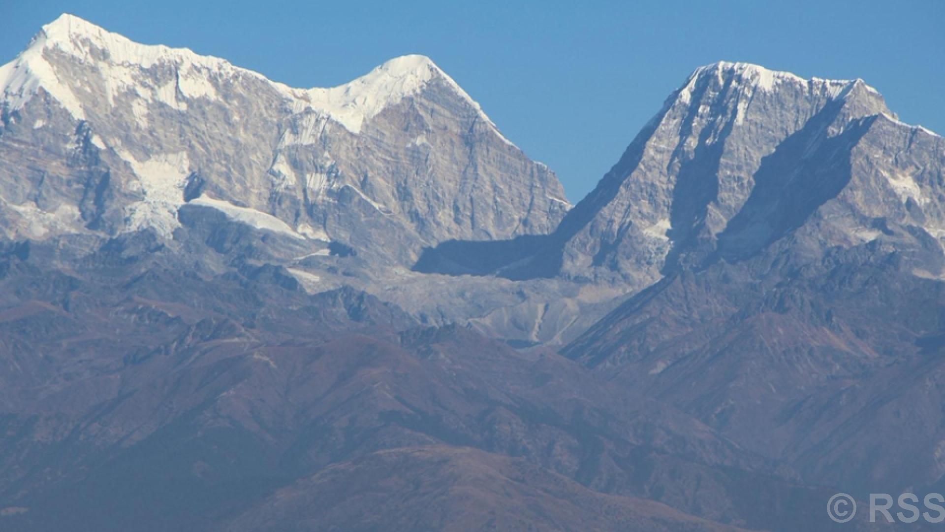 सोलुखुम्बुमा हिउँले ढाकेका भाग घट्दै