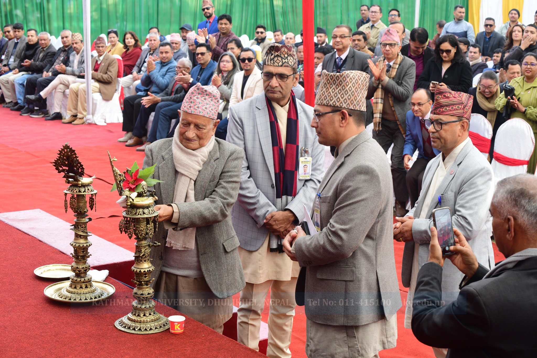 ३४ औं वार्षिकोत्सवको अवसरमा शिक्षक र कर्मचारीलाई काठमाडौं विश्वविद्यालयको सम्मान
