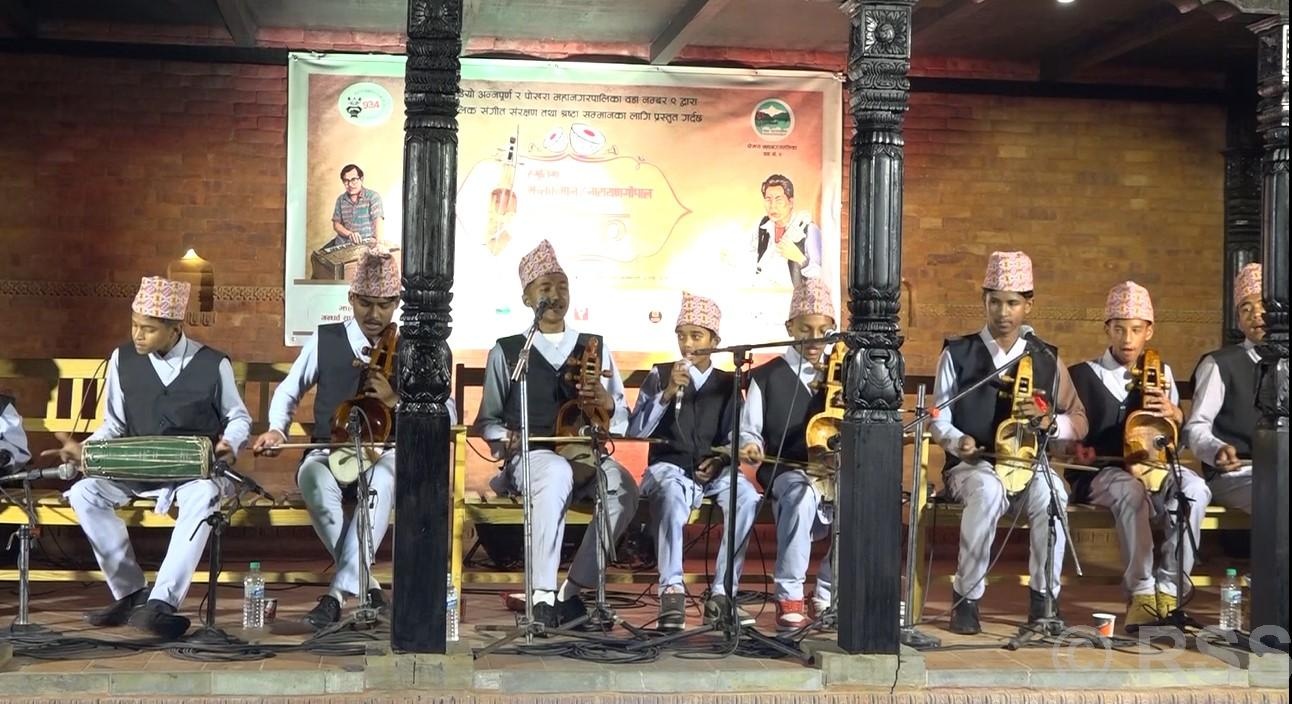 फल्चामा गुञ्जिए नारायणगोपाल र झलकमानका गीत