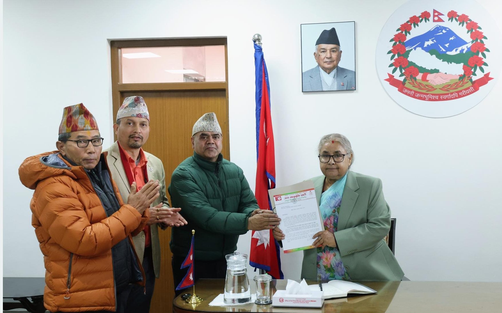 प्रधानमन्त्री कार्कीसमक्ष मातृभूमि पार्टीको ज्ञापनपत्र