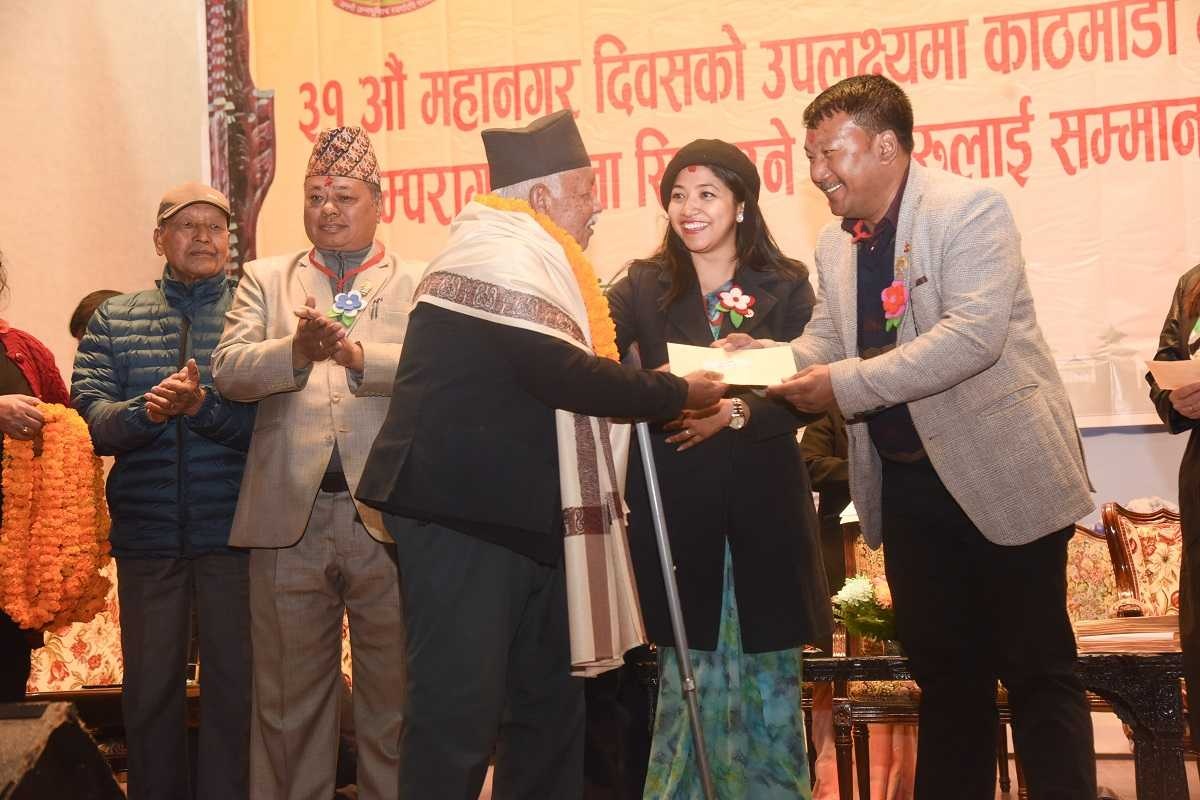 २३५ जना परम्परागत बाजा गुरुलाई नगदसहित काठमाडौँ महानगरपालिकाको सम्मान 