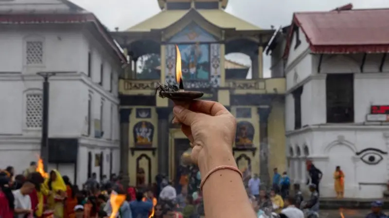 पशुपतिनाथ मूल मन्दिरभित्रबाट हटाइयो फलामे बार